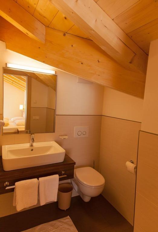 Superior One-Bedroom Apartment (South Side) with Balcony