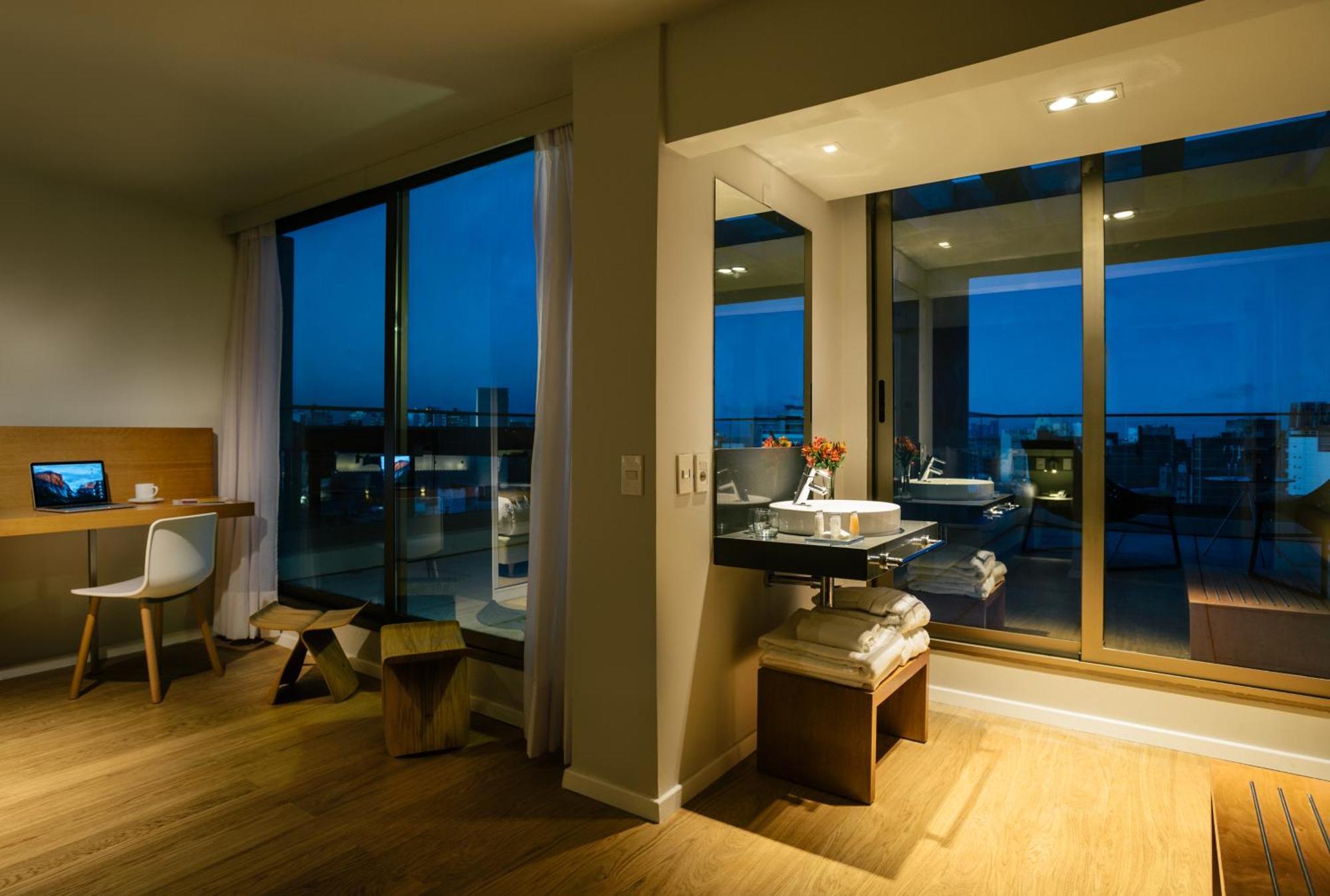 Deluxe Double Room with Balcony and Sea View