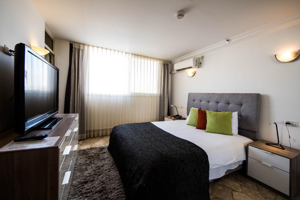 Deluxe Suite with Spa Bath