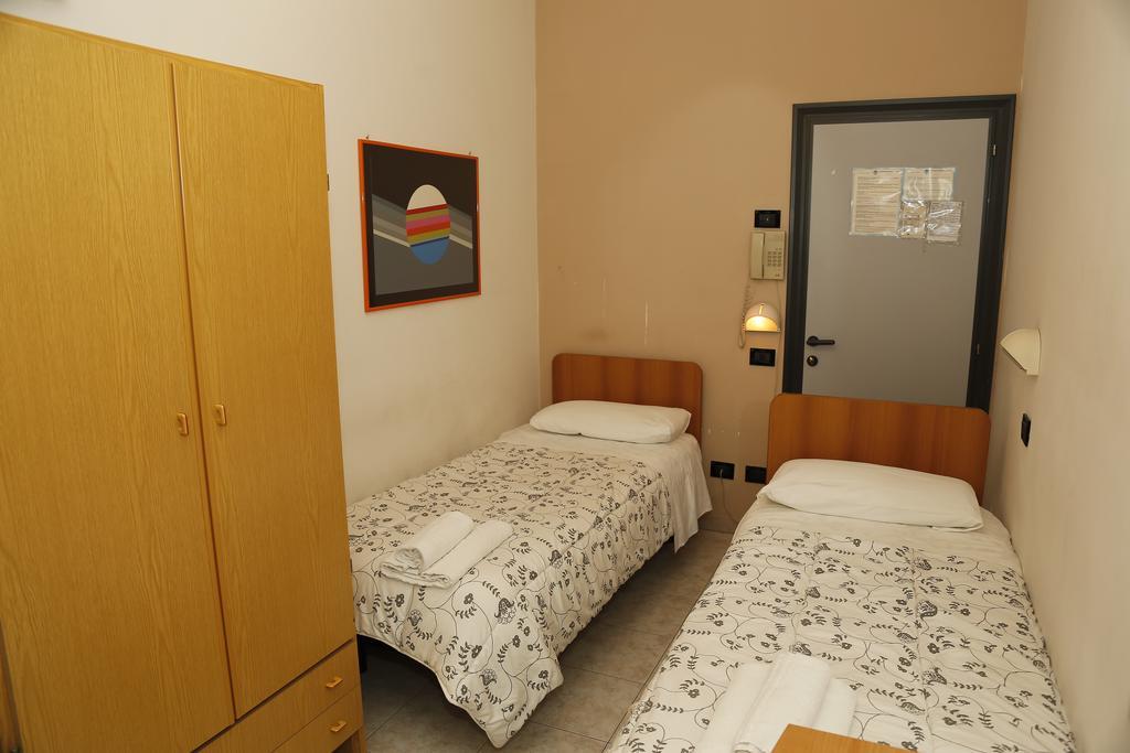 Small Twin Room,397464681:JPEG
