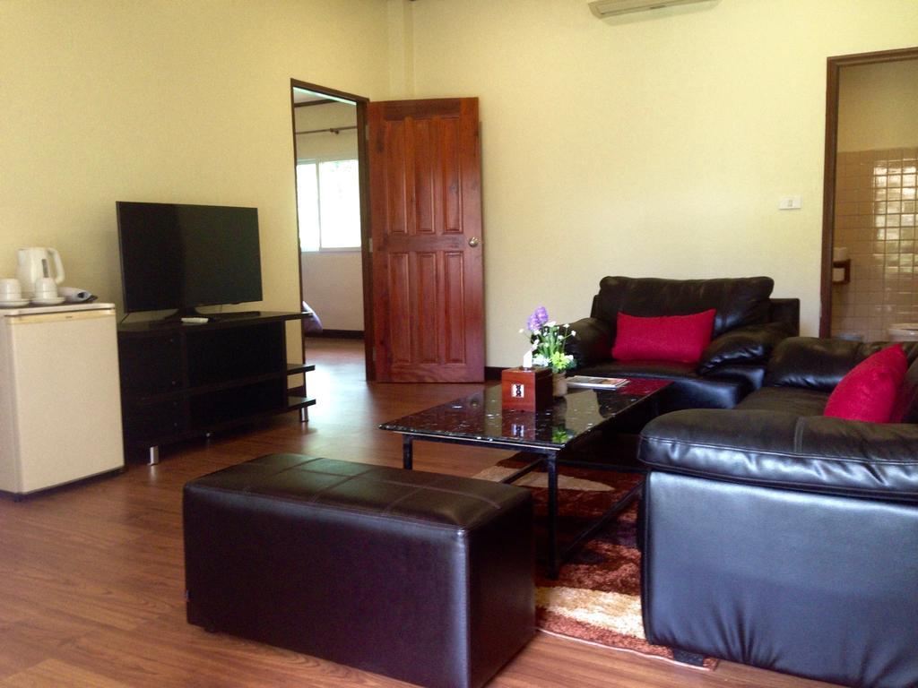 One-Bedroom Apartment,318897465:JPEG