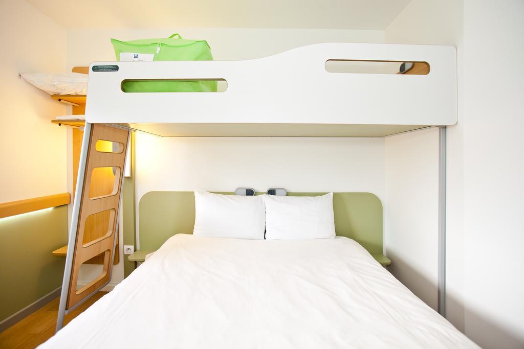 Chambre Triple avec 1 Lit Double et 1 Lit Superposé