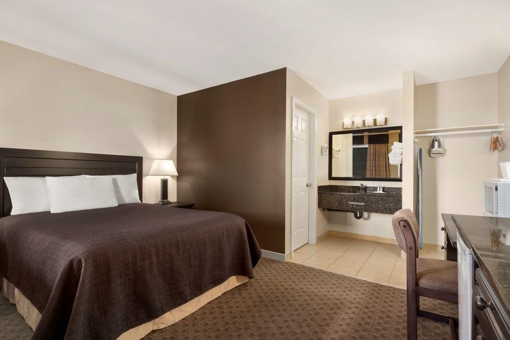 Queen Room