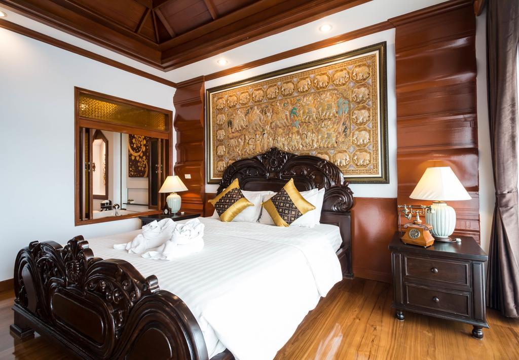Kamer met Kingsize Bed en Uitzicht op het Zwembad