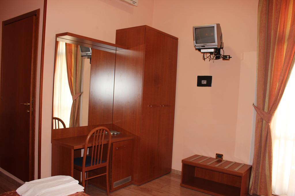 Quintuple Room,404572596:JPEG