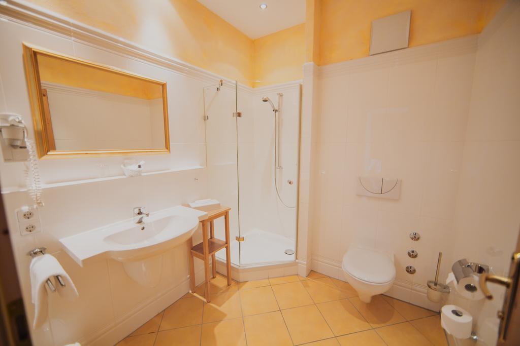 Deluxe Doppel-/Zweibettzimmer mit Balkon