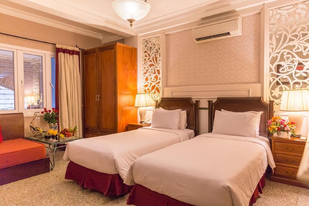 Classic Twin Room with Window