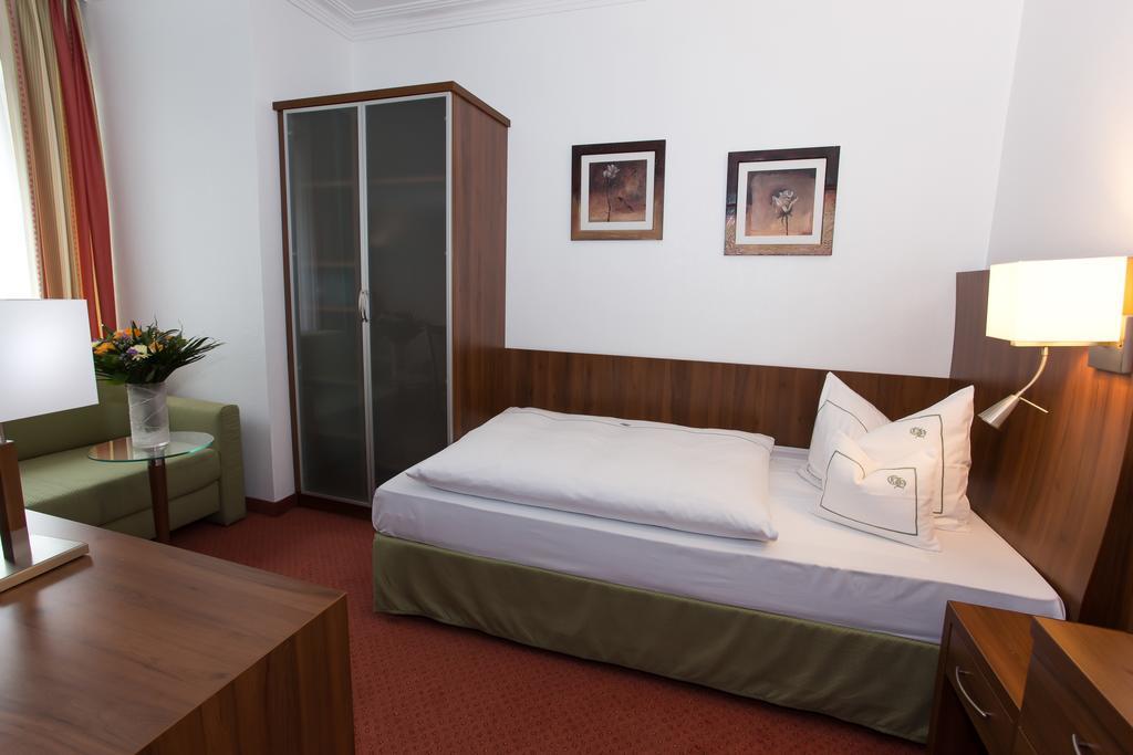Single Room,324528472:JPEG