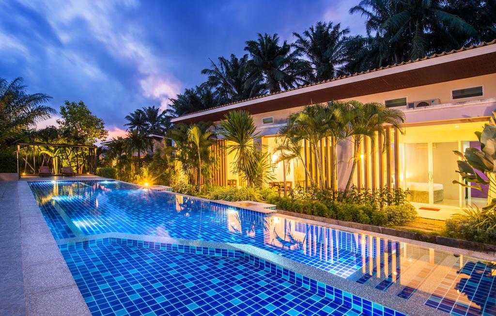 Deluxe Twin Pool View Room