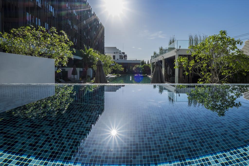 Suite Pool Access