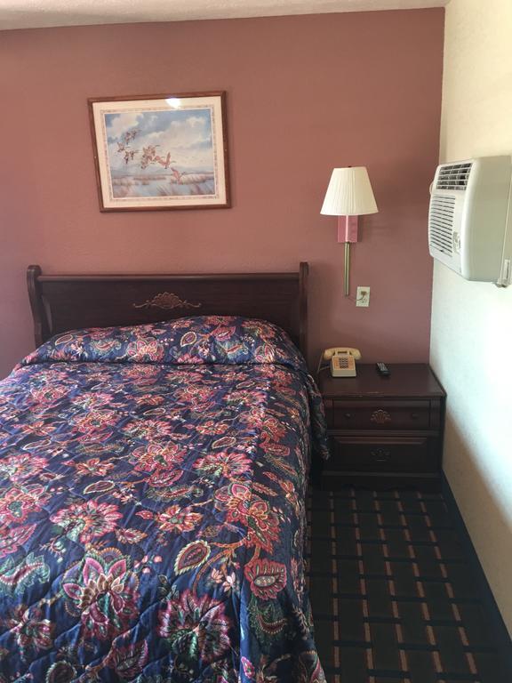 Queen Room - Non-Smoking