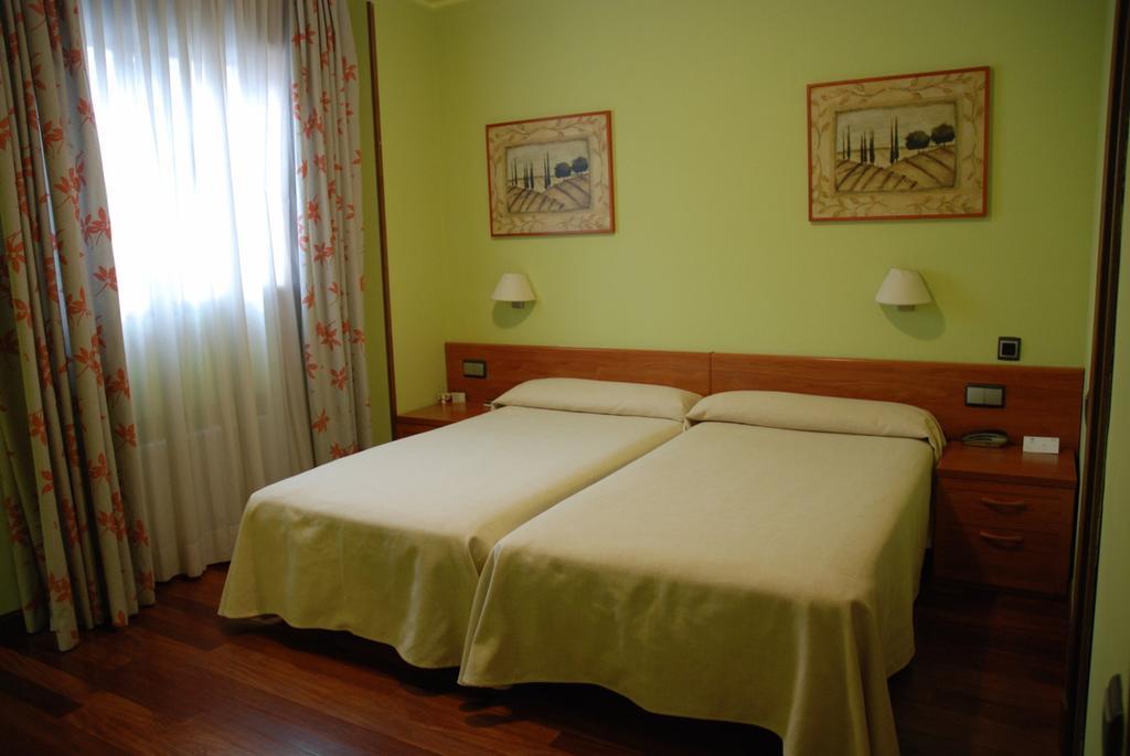 Chambre Double avec Lit d'Appoint (3 Adultes)