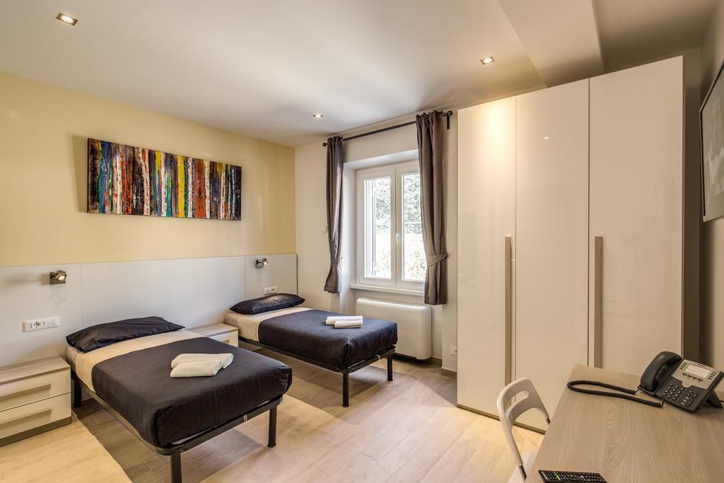 Doppel- oder Zweibettzimmer