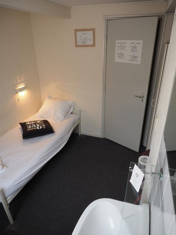 Budget Single Room with Shared Bathroom