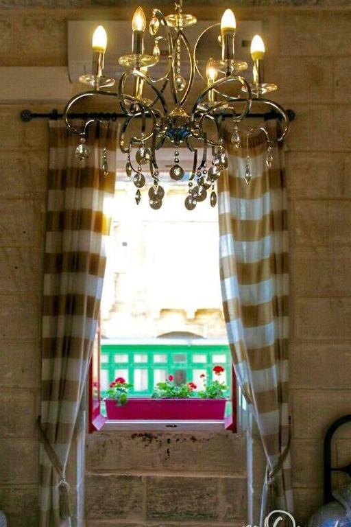 Double Room with Street View,364737925:JPEG