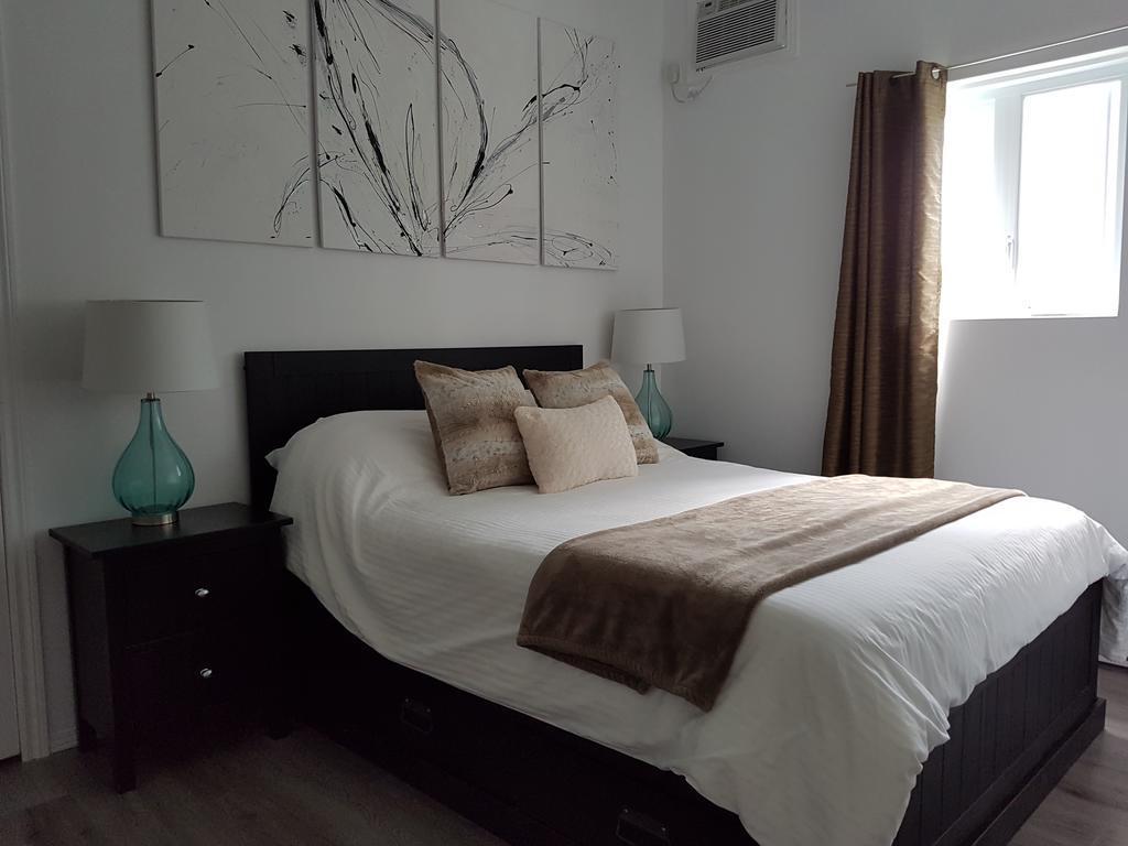 Deluxe Queen Suite