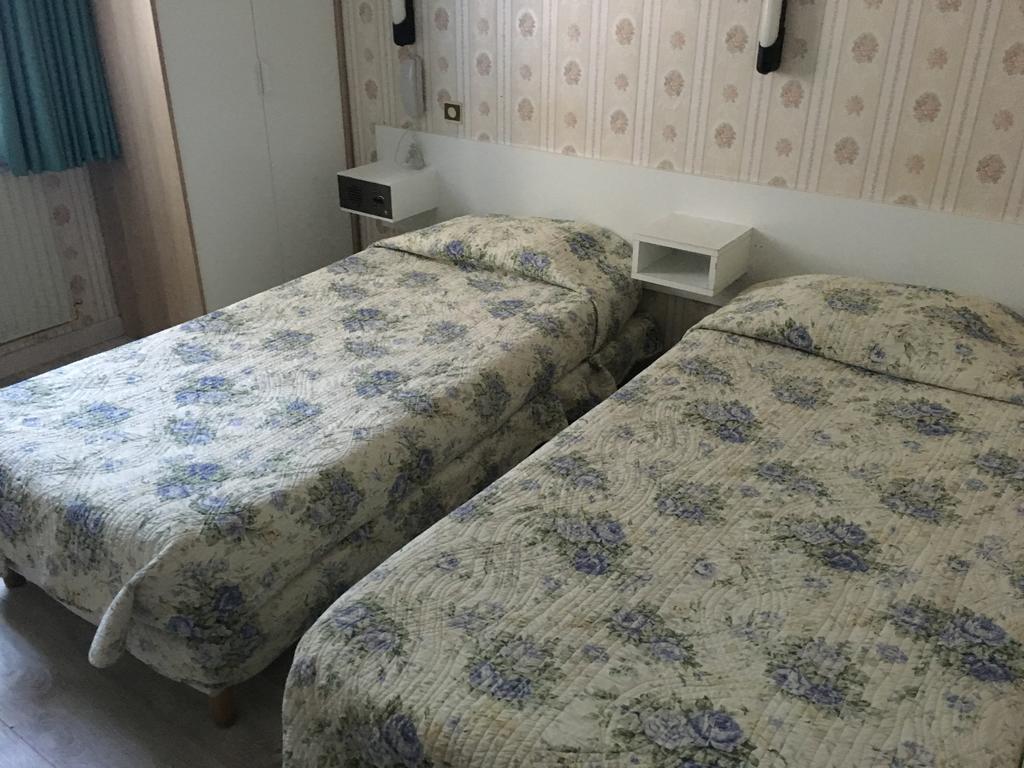 Üç Kişilik Oda