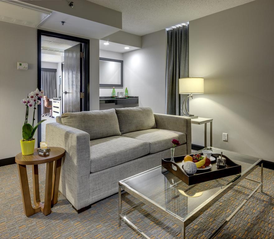 One-Bedroom King Suite - Non-Smoking