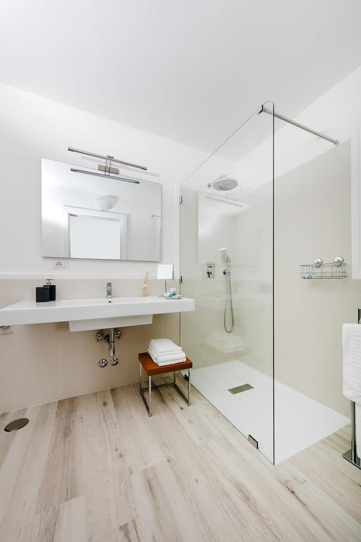 Deluxe Room,327679411:JPEG