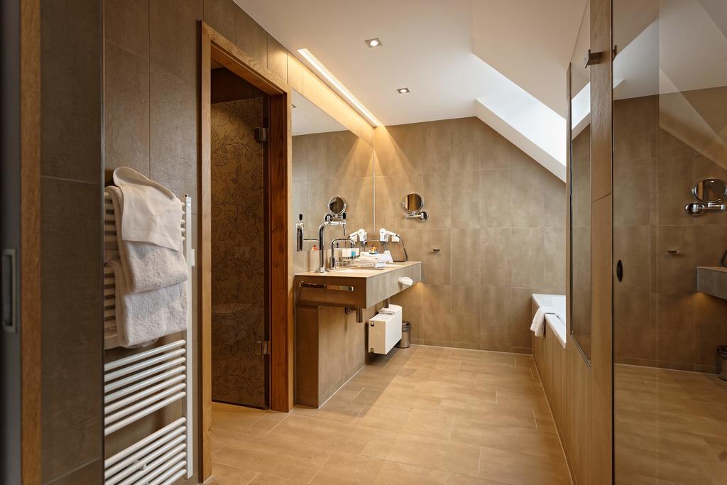 Junior Suite with Dome View