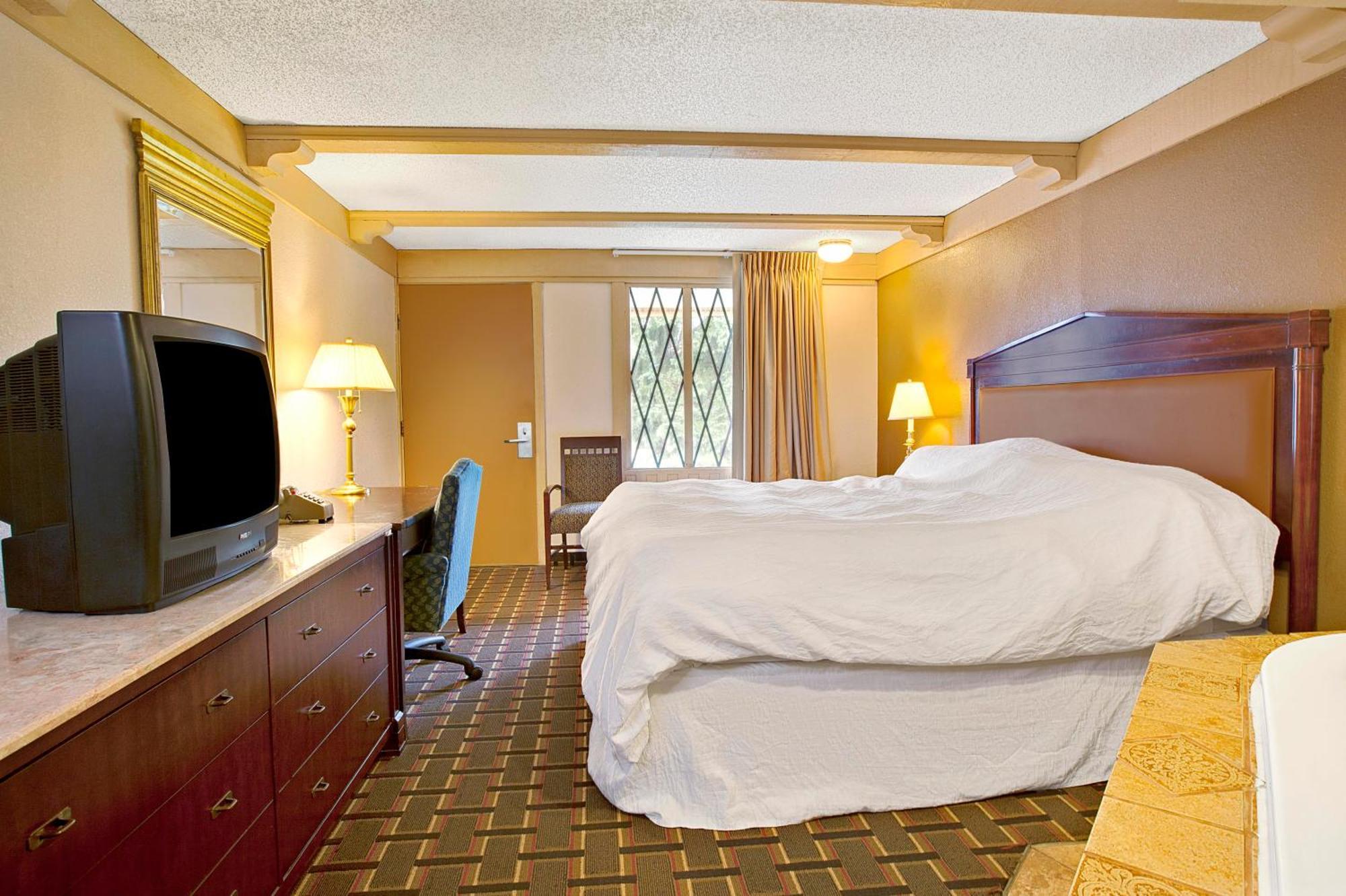 King Room - Non-Smoking