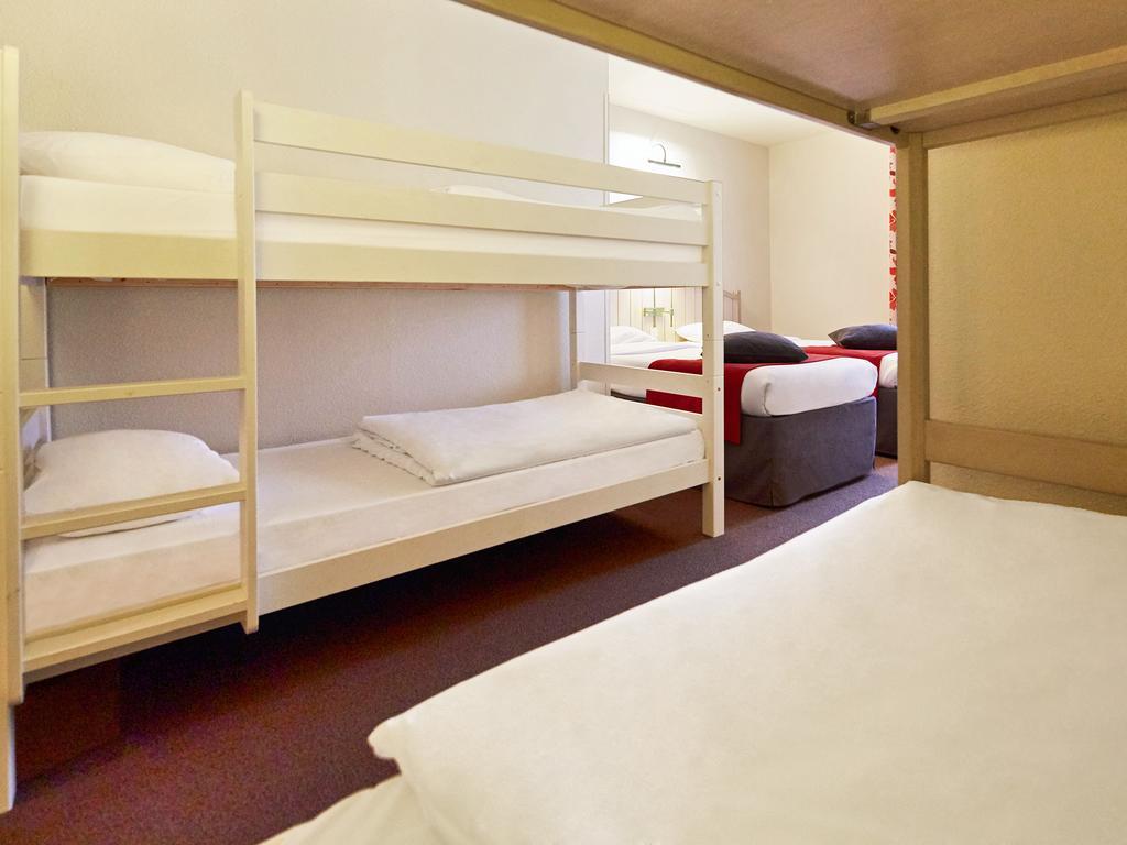 Chambre Standard avec 2 Lits Simples et 4 Lits Superposés