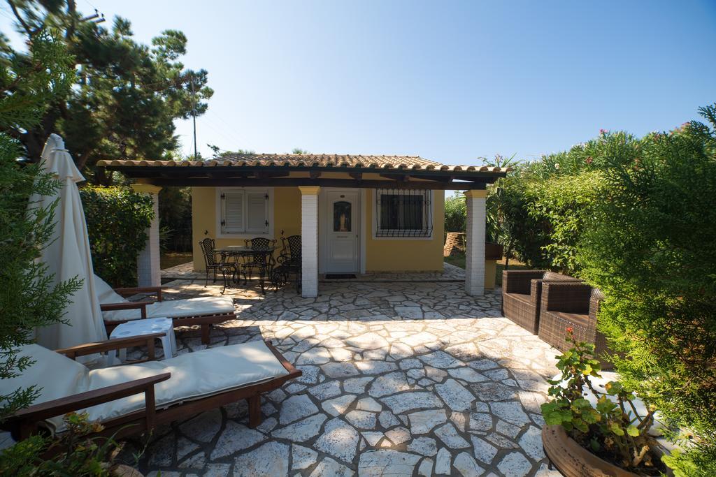 One-Bedroom Bungalow with Pool View (Frini)