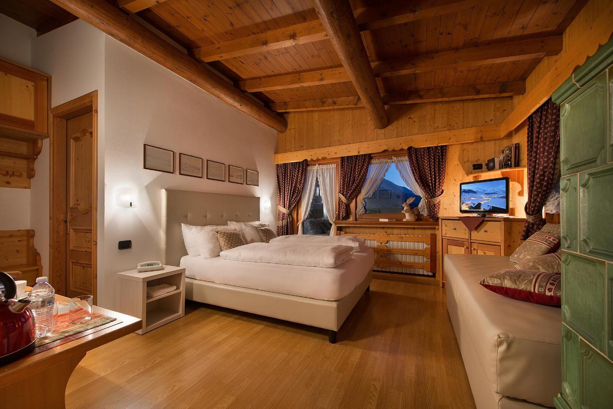 Deluxe Double Room Bath