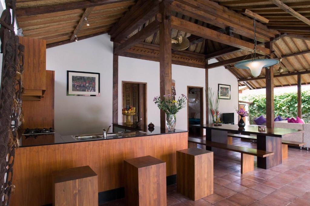 Family Room (2 Adults + 2 Children)