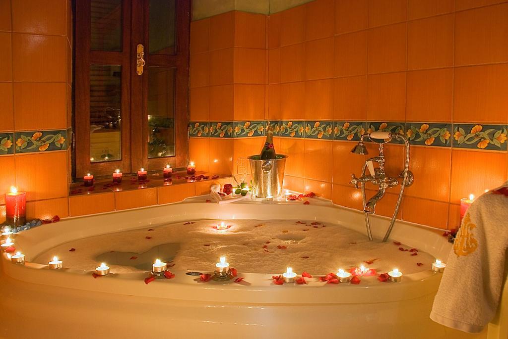 King Suite with Spa Bath and View to the Grand Master Palace