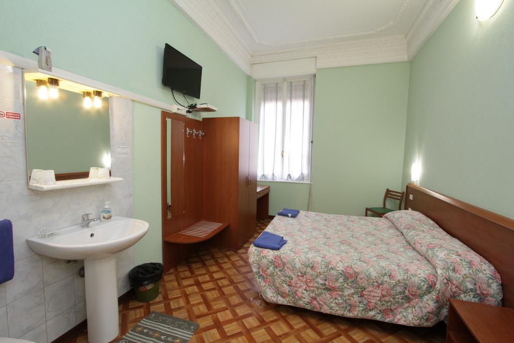 Double or Twin Room with Shower
