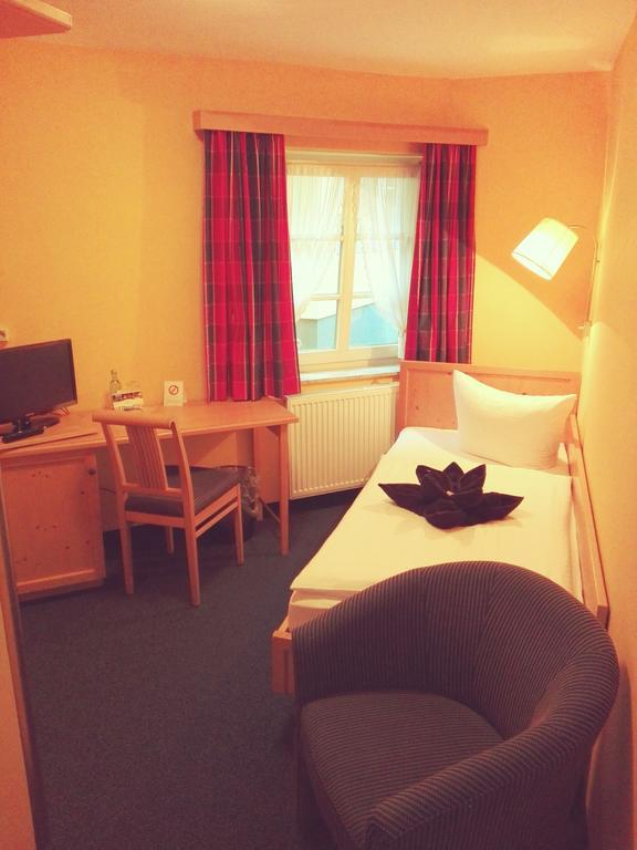 Single Room,370997809:JPEG