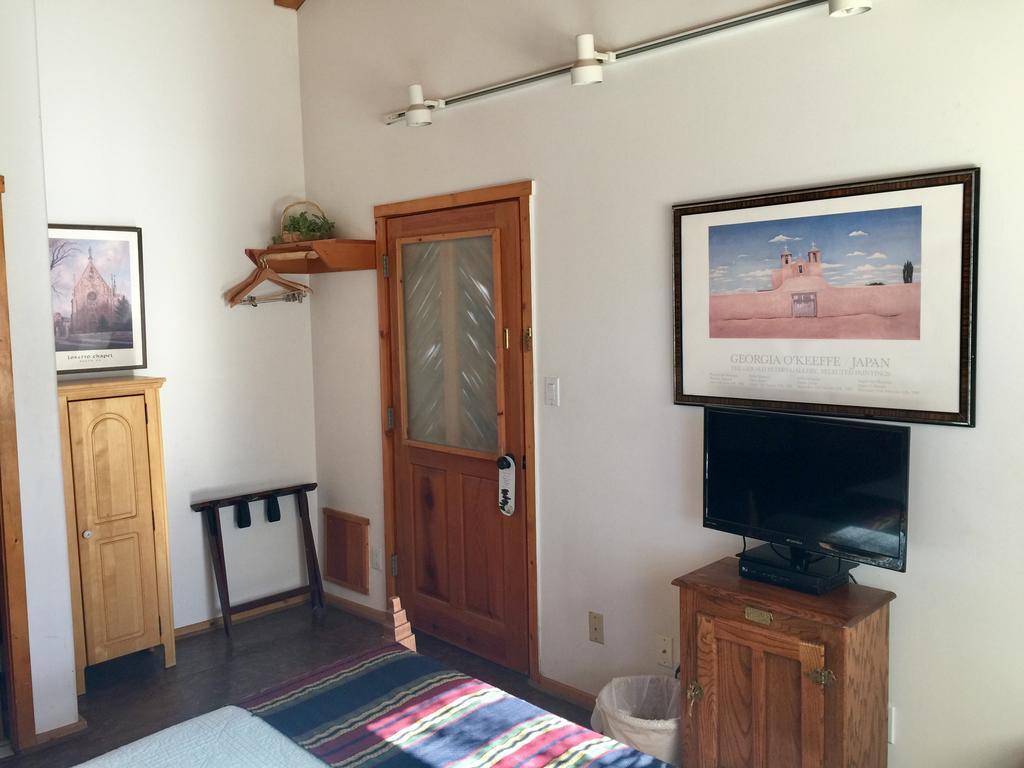 Habitación con cama grande