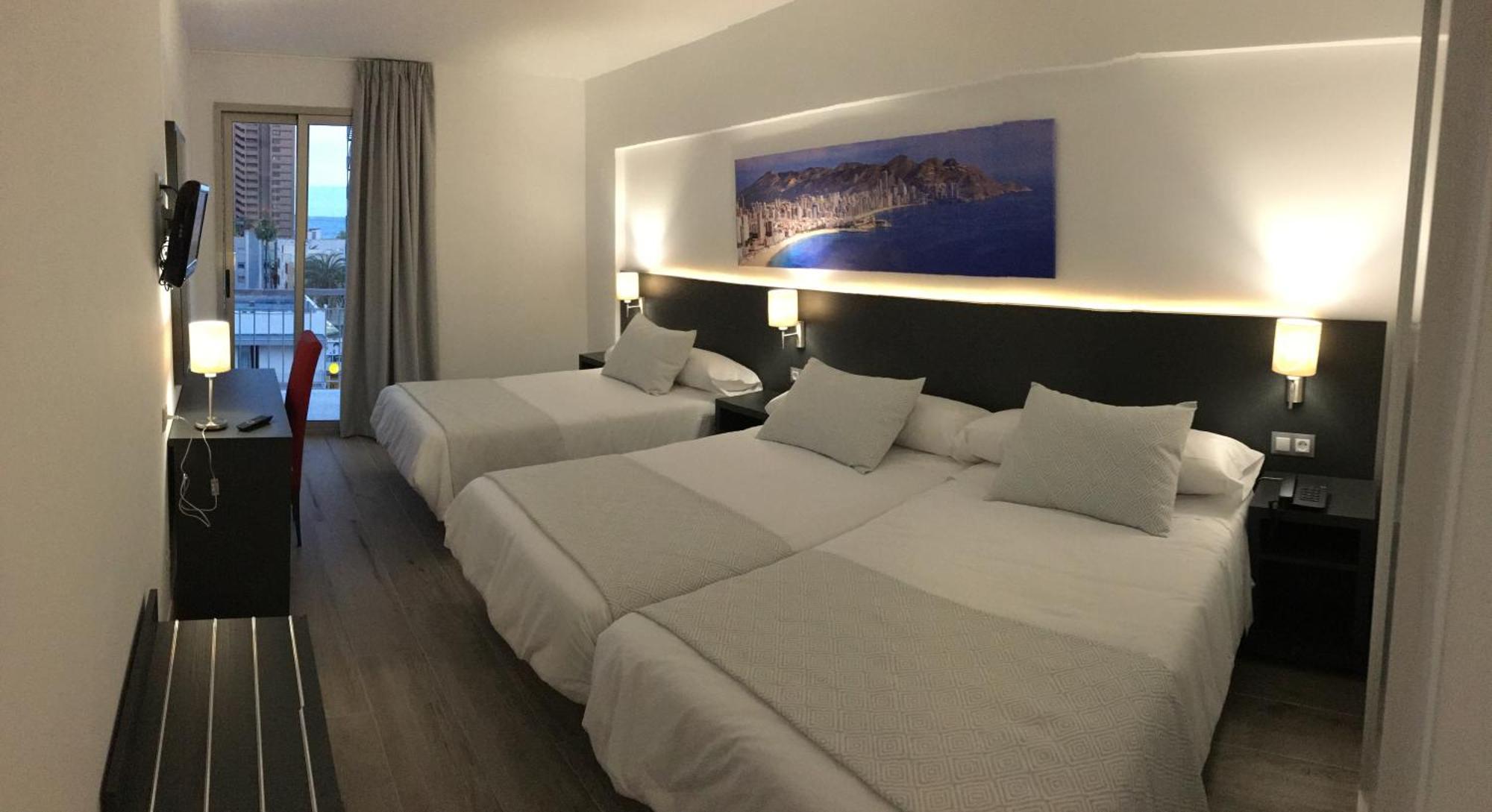 Quarto Triplo (2 Adultos + 1 Criança)
