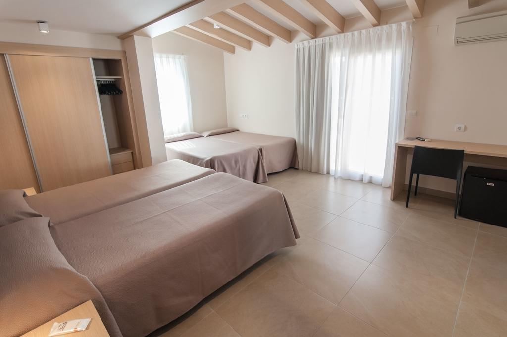 Chambre Quadruple (3 Adultes + 1 Enfant)