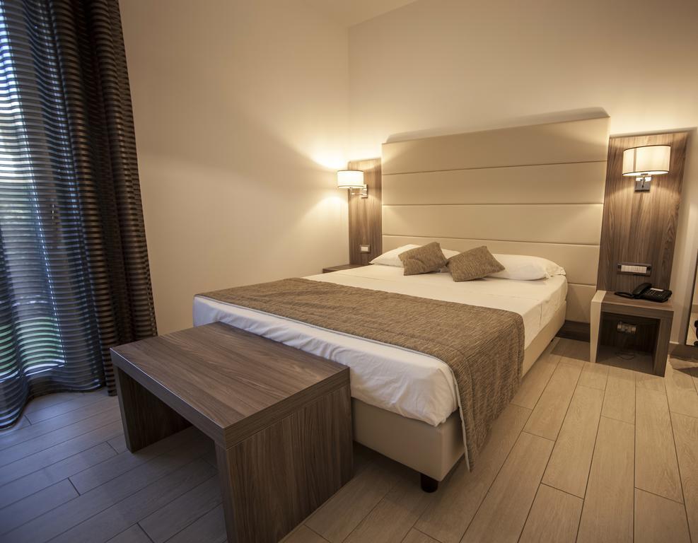 Double or Twin Room with Garden View - Ground Floor - Beach Access