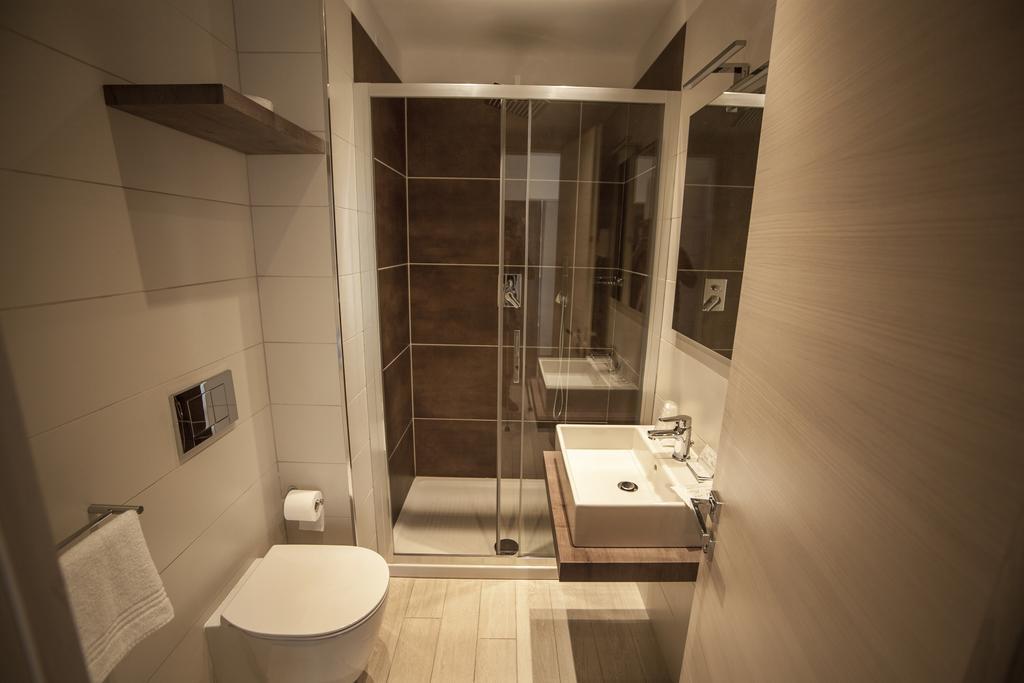Double or Twin Room with Balcony Sea View - Beach Access