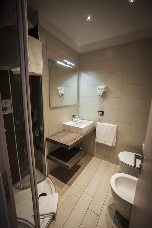 Triple Room with Side Sea View - Beach Access