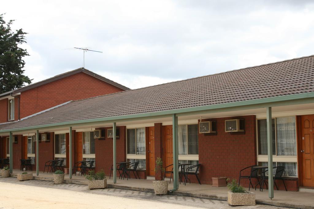 Self-Contained Motel Unit (4 Max - No Pets)