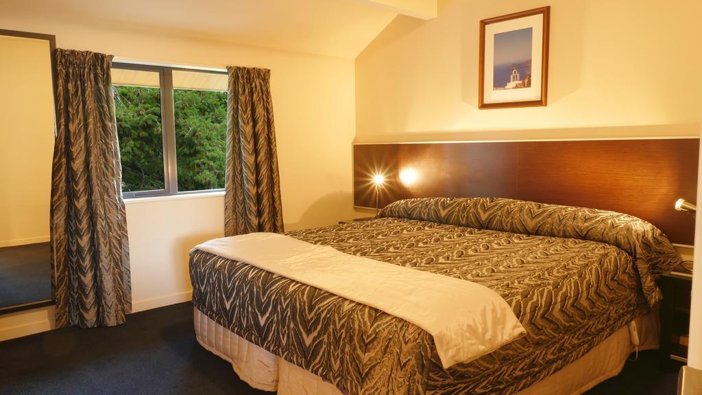 Deluxe Two-Bedroom Apartment
