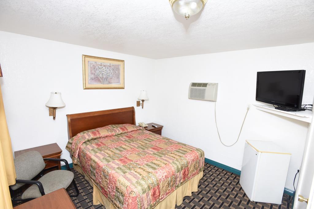 Standard Queen Room