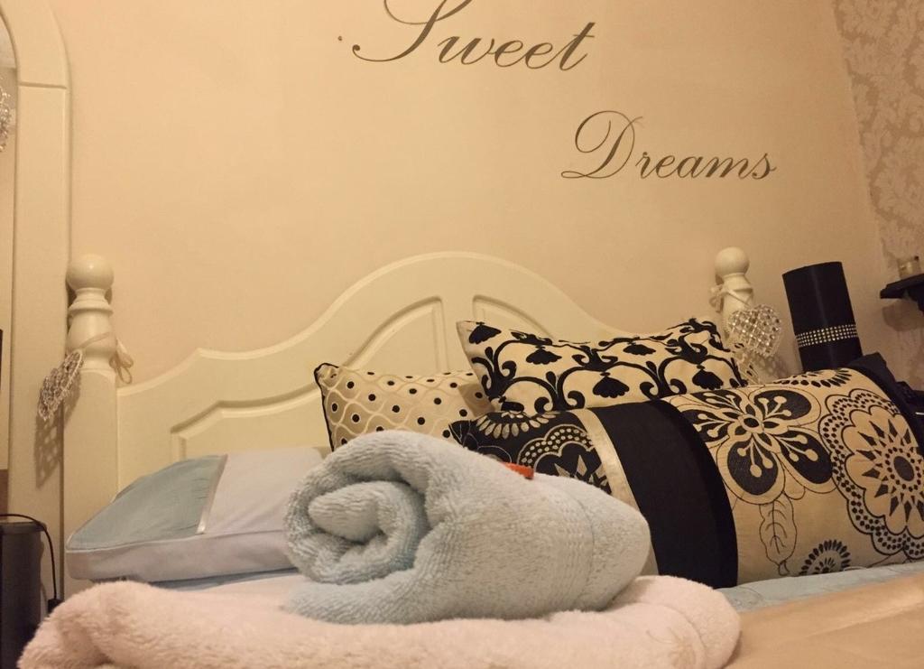 Double Room with Shared Bathroom (8)