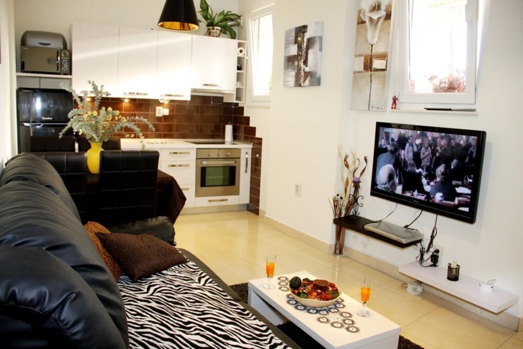 Two-Bedroom Apartment,364243156:JPEG