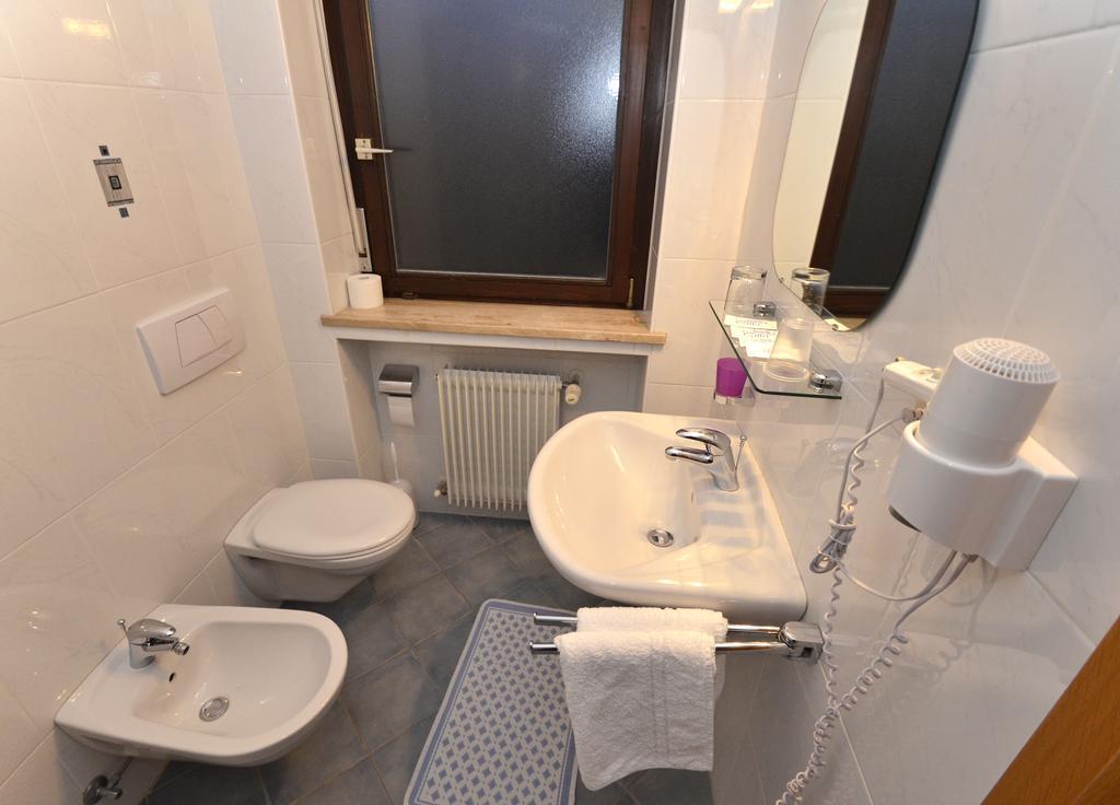 Zweibettzimmer mit Balkon