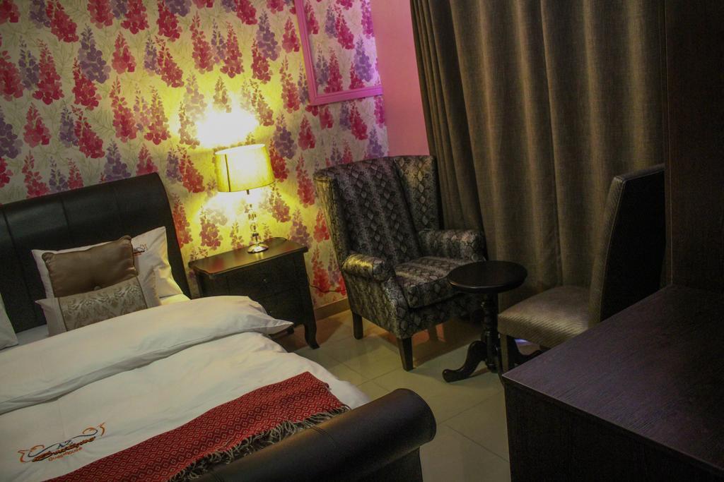 Deluxe Queen Room
