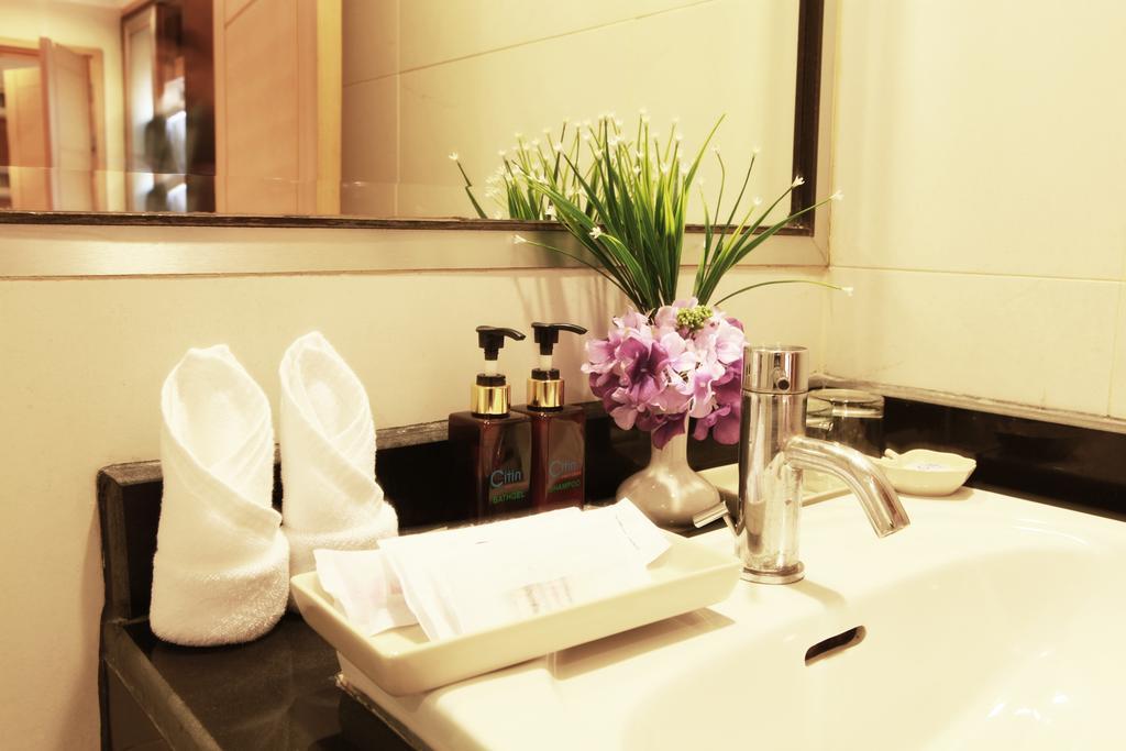 Deluxe Double Room with Bathtub