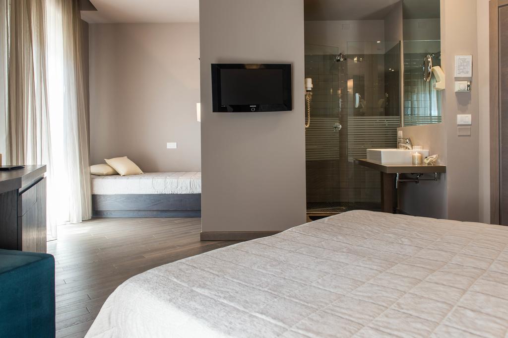Triple Room with Pool View