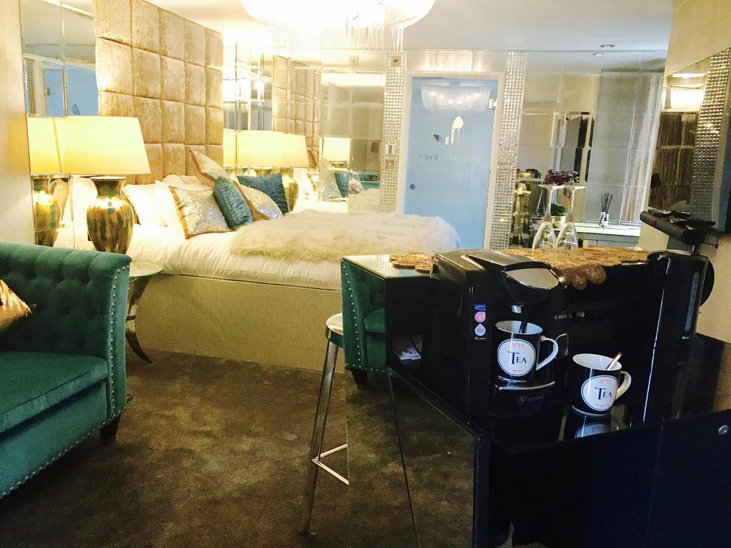 Queen Suite with Spa Bath