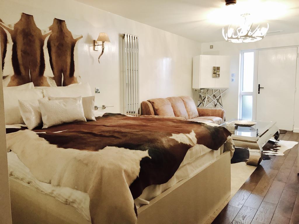 Deluxe Suite with Spa Bath