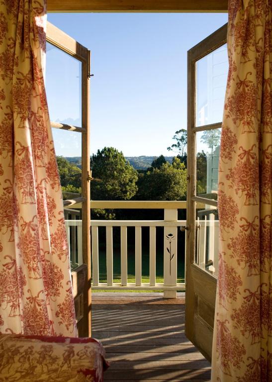Buttercup Queen Suite
